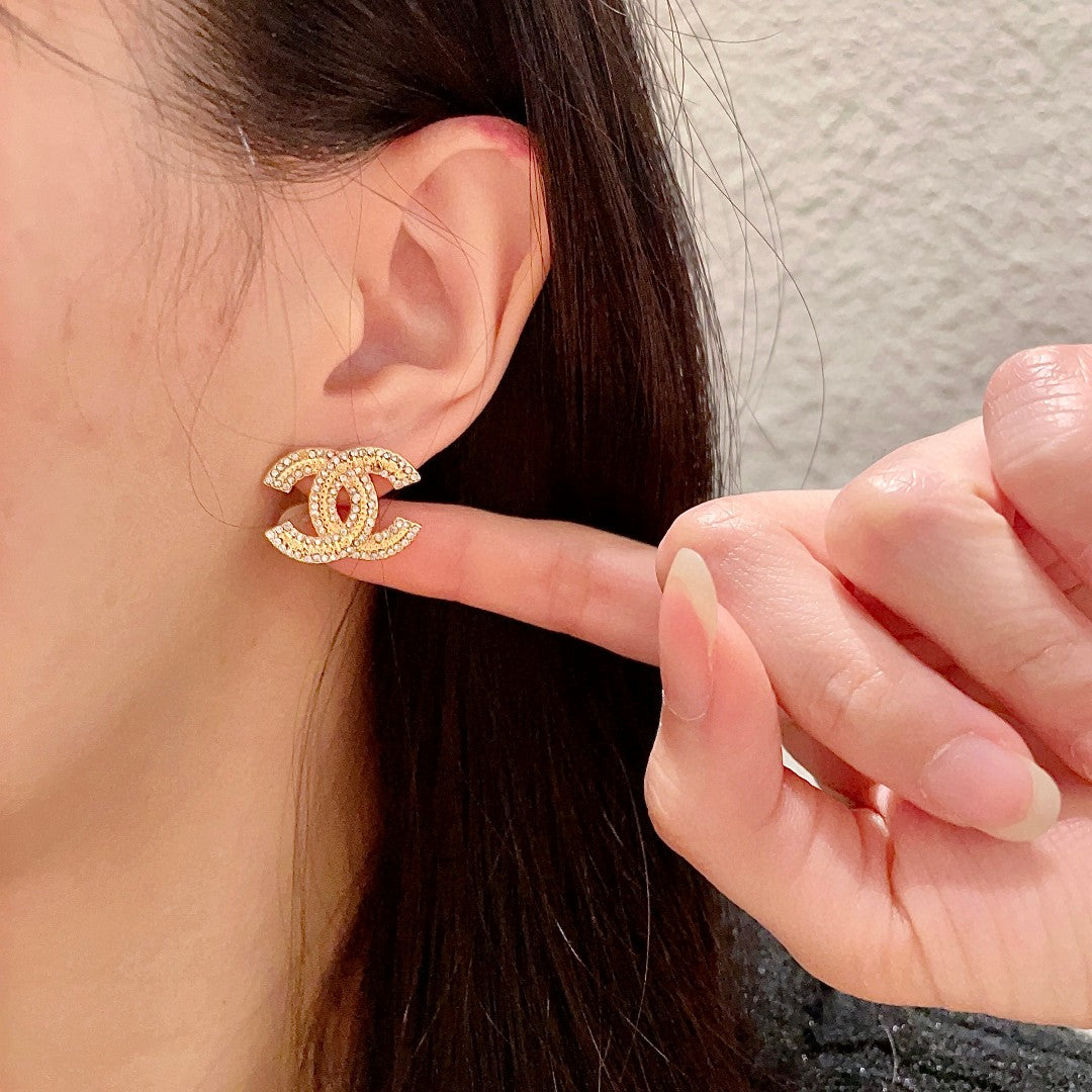 STUD EARRINGS IN GOLD METAL FULLY WHITE DIAMOND