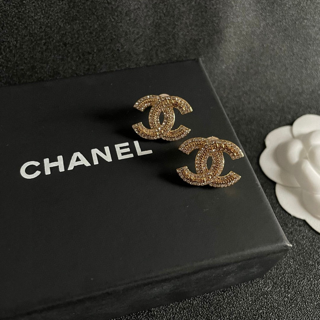 STUD EARRINGS IN GOLD METAL FULLY WHITE DIAMOND