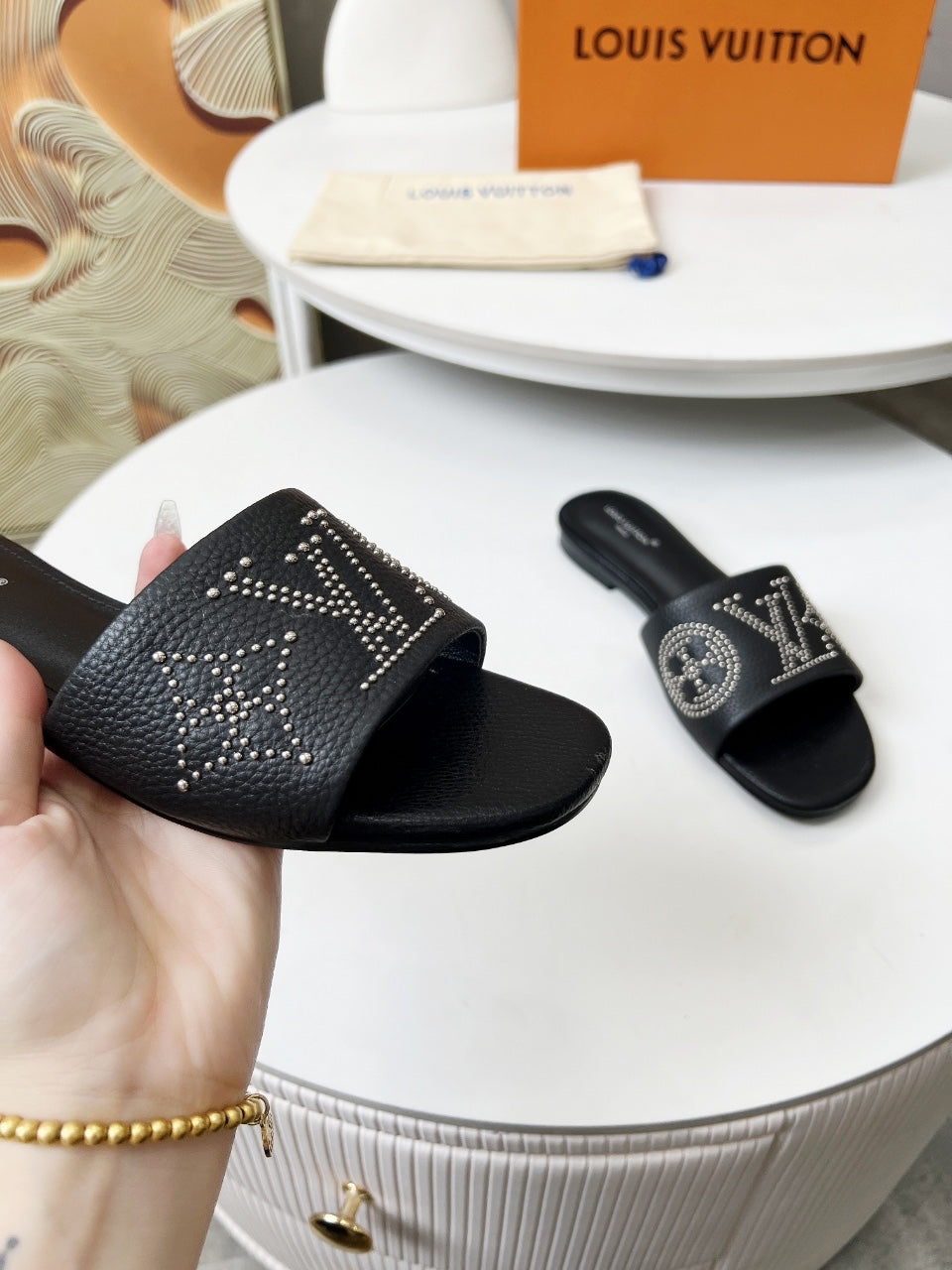 FLAT SLIDE IN BLACK LAMBSKIN WITH RHINSTONES
