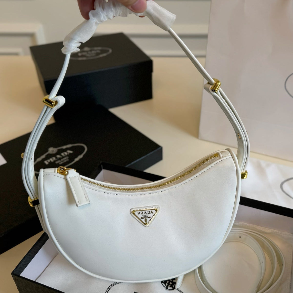 ARQUÉ SHOULDER BAG 23 IN WHITE NAPPA LEATHER GOLD HARDWARE