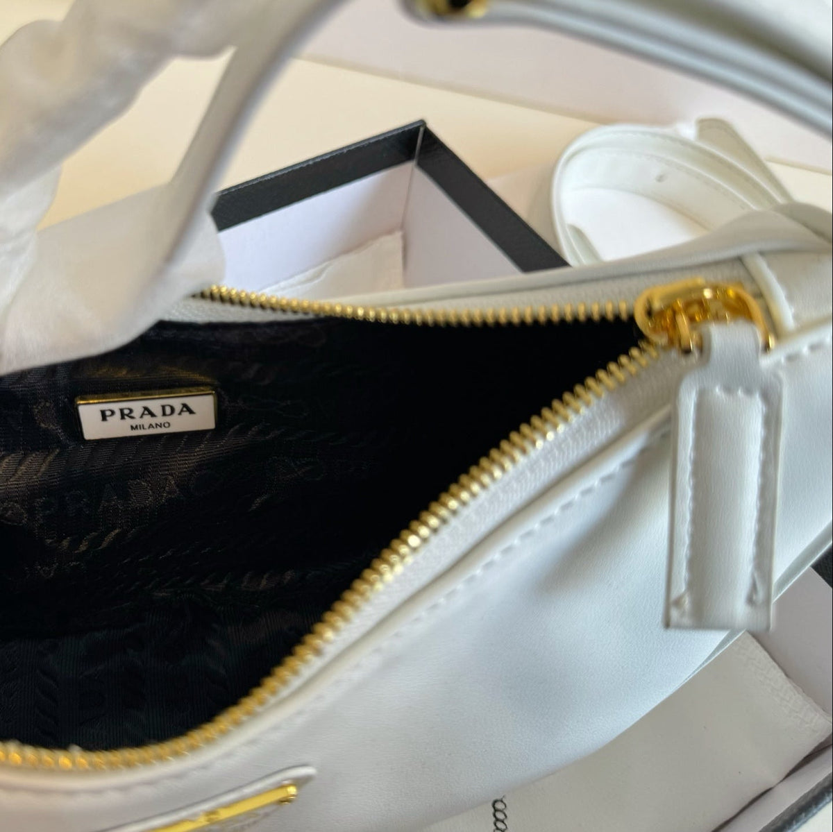 ARQUÉ SHOULDER BAG 23 IN WHITE NAPPA LEATHER GOLD HARDWARE