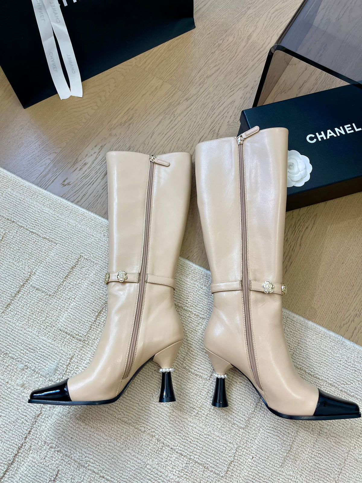 KNEE HIGH BOOTS IN BEIGE MIX BLACK CALFSKIN