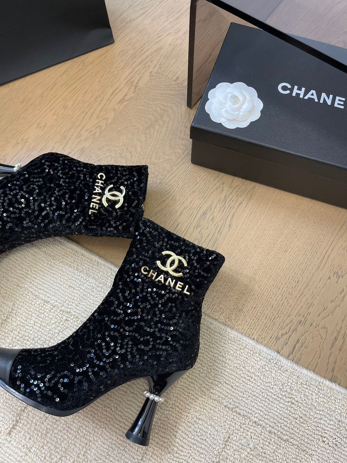 BONGADE BOOTS IN BLACK CALFSKIN AND SEQUINS