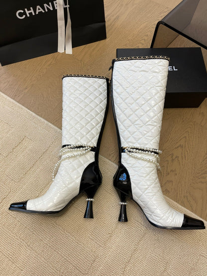 KNEE HIGH BOOTS 8 CM IN WHITE MIX BLACK CALFSKIN WITH PEARL CHAIN
