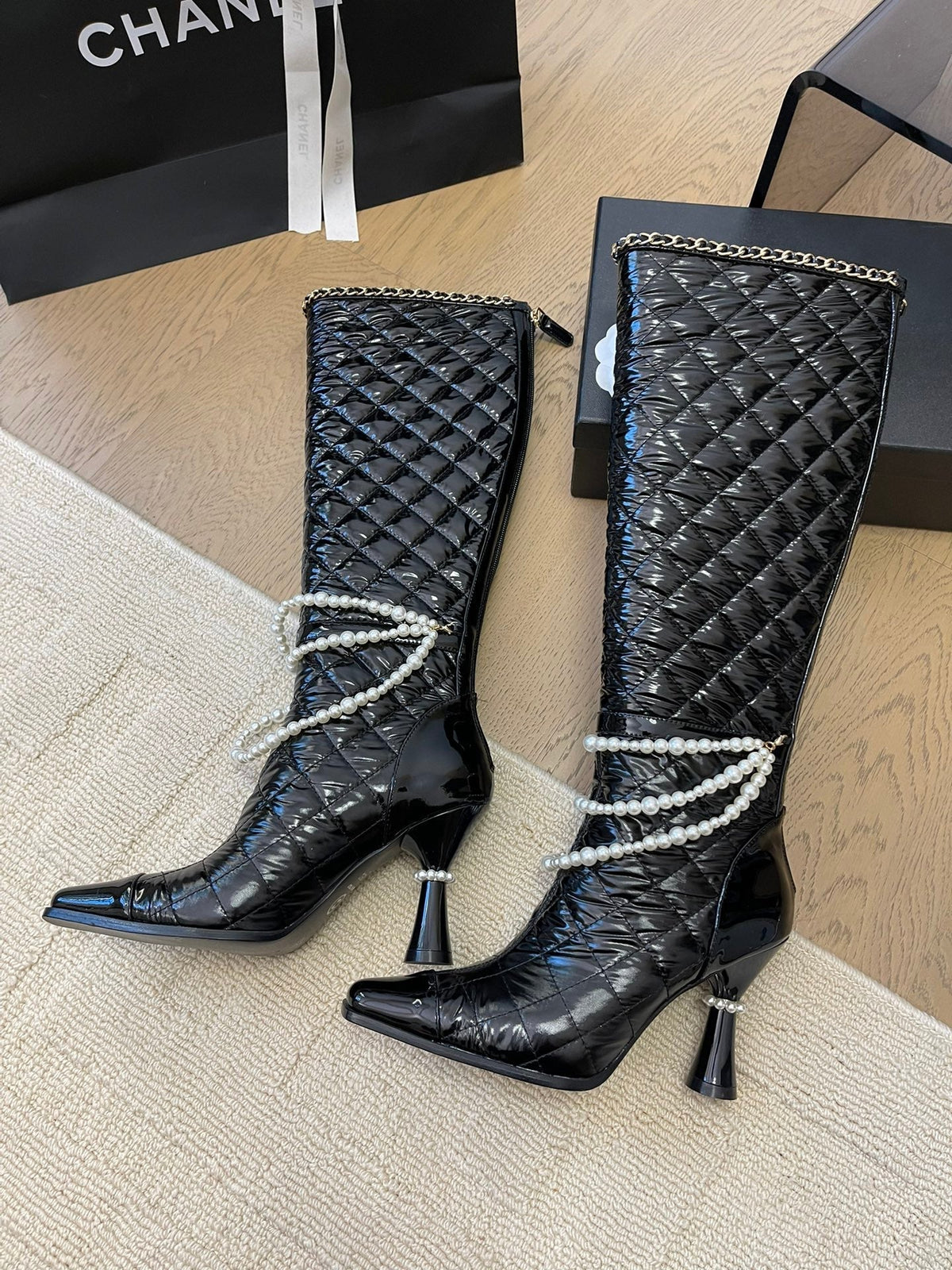 KNEE HIGH BOOTS 8 CM IN BLACK CALFSKIN WITH PEARL CHAIN