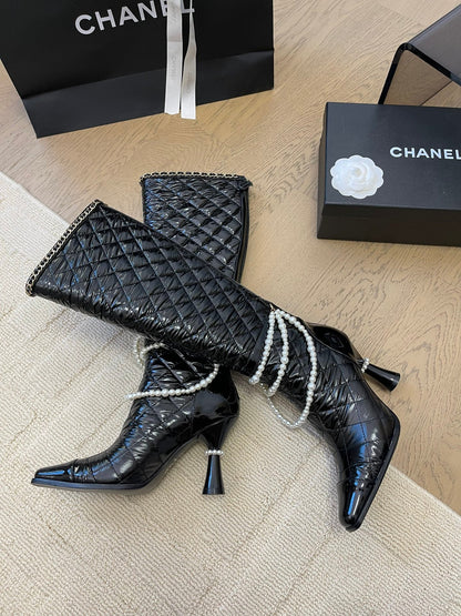 KNEE HIGH BOOTS 8 CM IN BLACK CALFSKIN WITH PEARL CHAIN