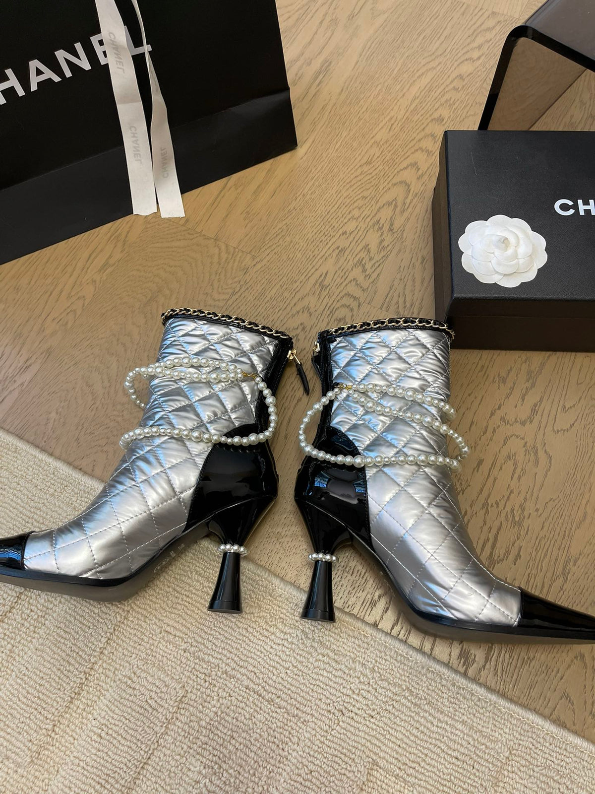 HIGH HEELS 8CM BOOTS IN SILVER MIX BLACK CALFSKIN WITH PEARL CHAIN