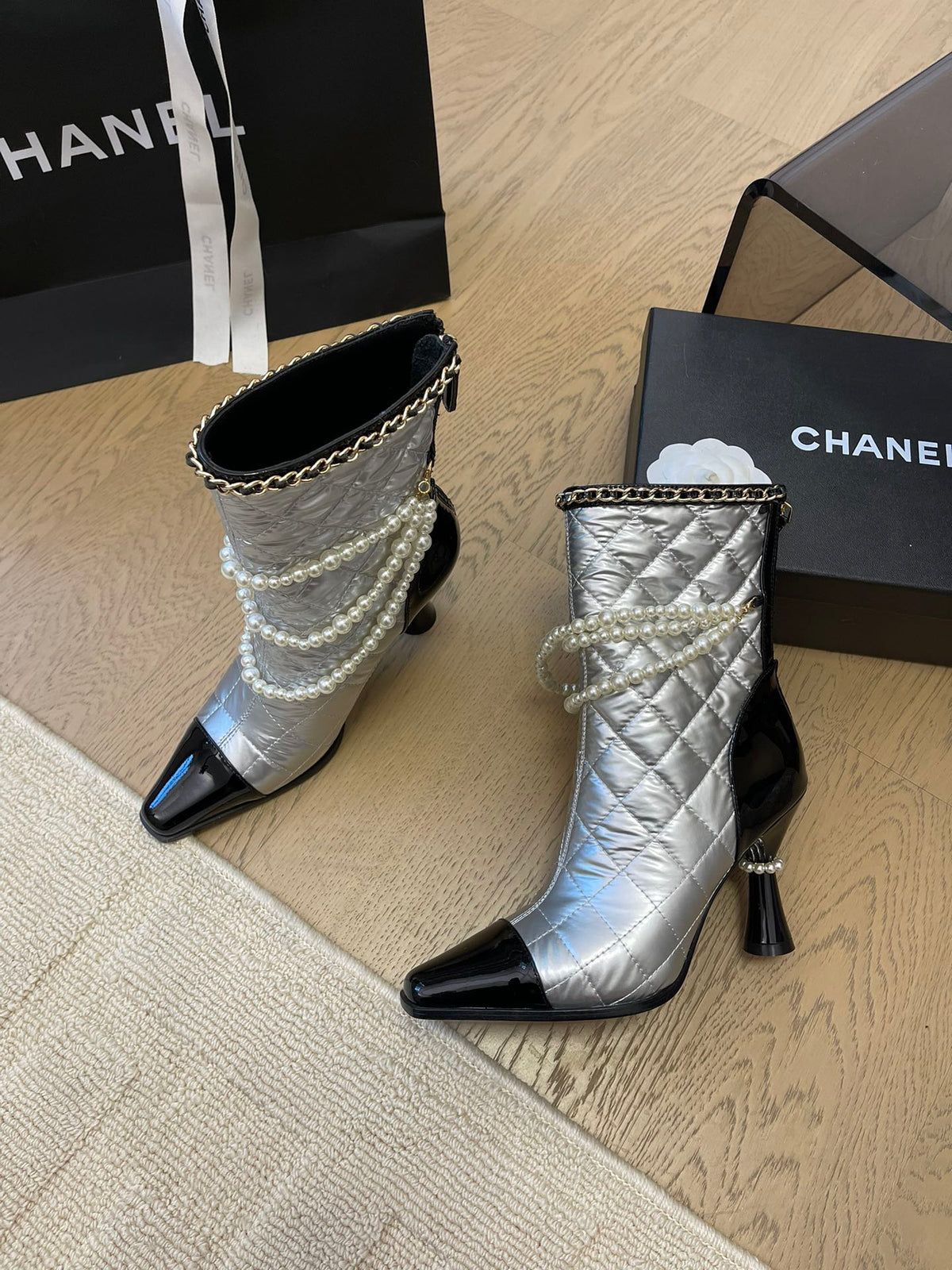 HIGH HEELS 8CM BOOTS IN SILVER MIX BLACK CALFSKIN WITH PEARL CHAIN