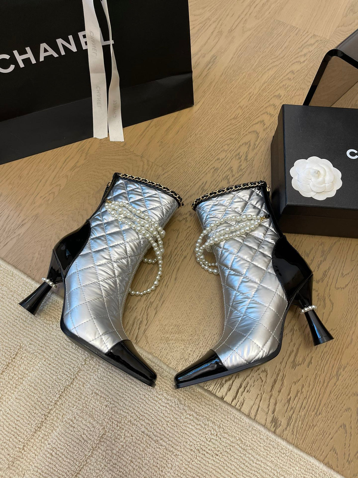 HIGH HEELS 8CM BOOTS IN SILVER MIX BLACK CALFSKIN WITH PEARL CHAIN