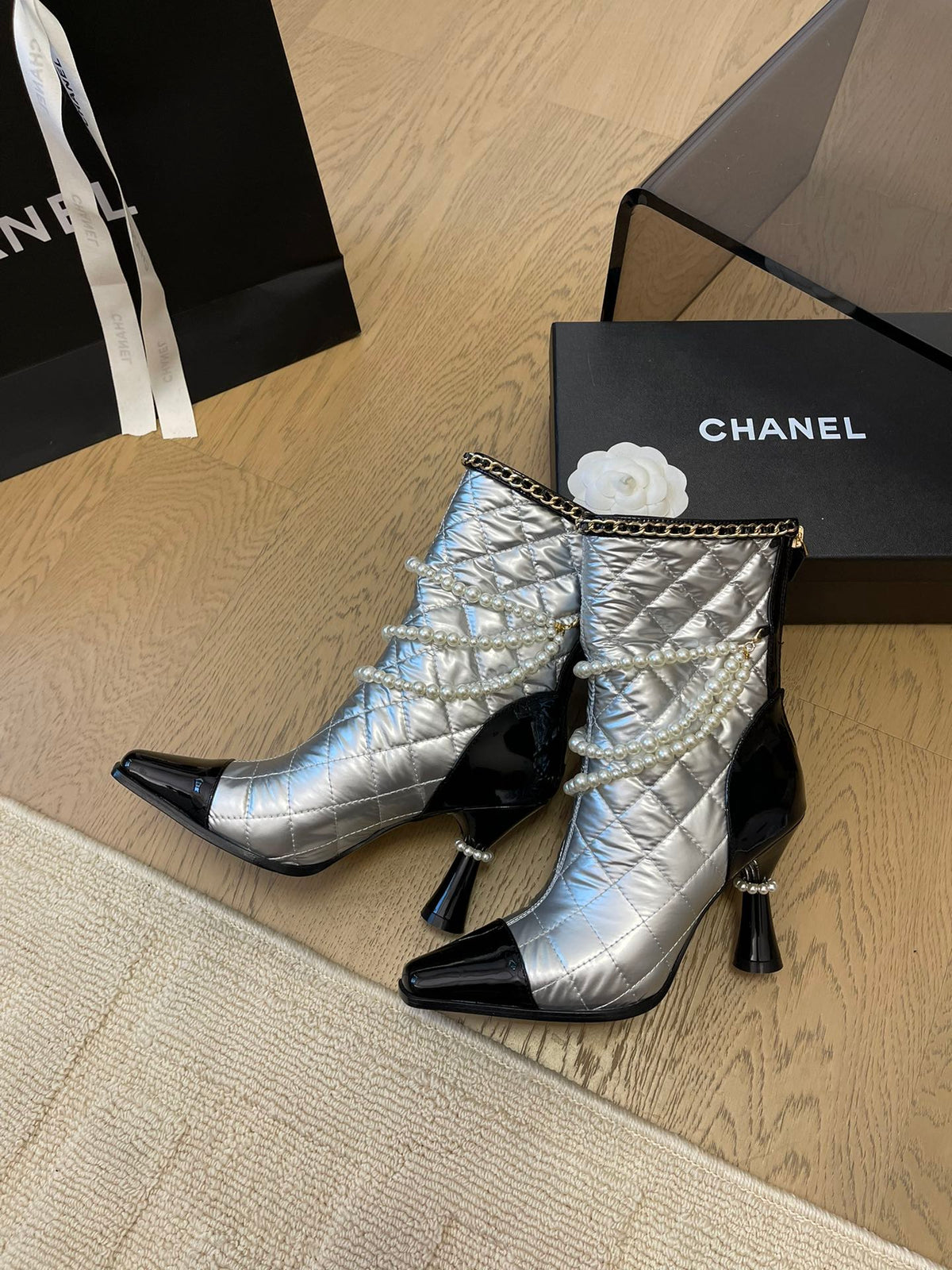 HIGH HEELS 8CM BOOTS IN SILVER MIX BLACK CALFSKIN WITH PEARL CHAIN