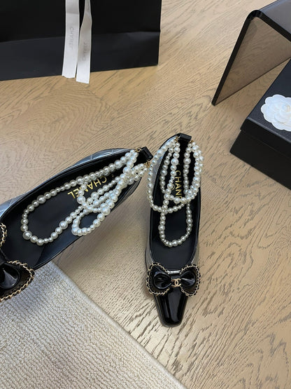 HIGH HEEL 8 CM IN SILVER MIX BLACK CALFSKIN WITH PEARL CHAIN