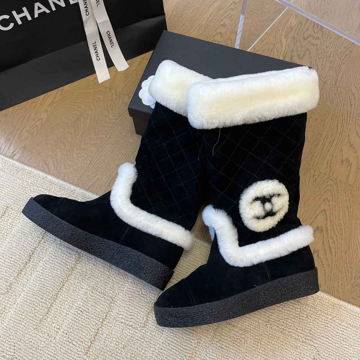 HIGH BOOTS IN BLACK SUEDE AND FLEECE LINING