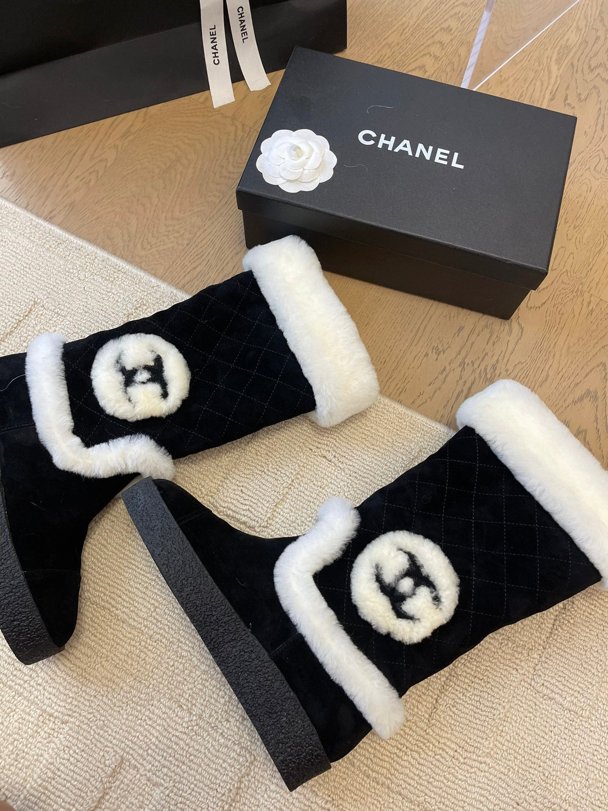 HIGH BOOTS IN BLACK SUEDE AND FLEECE LINING