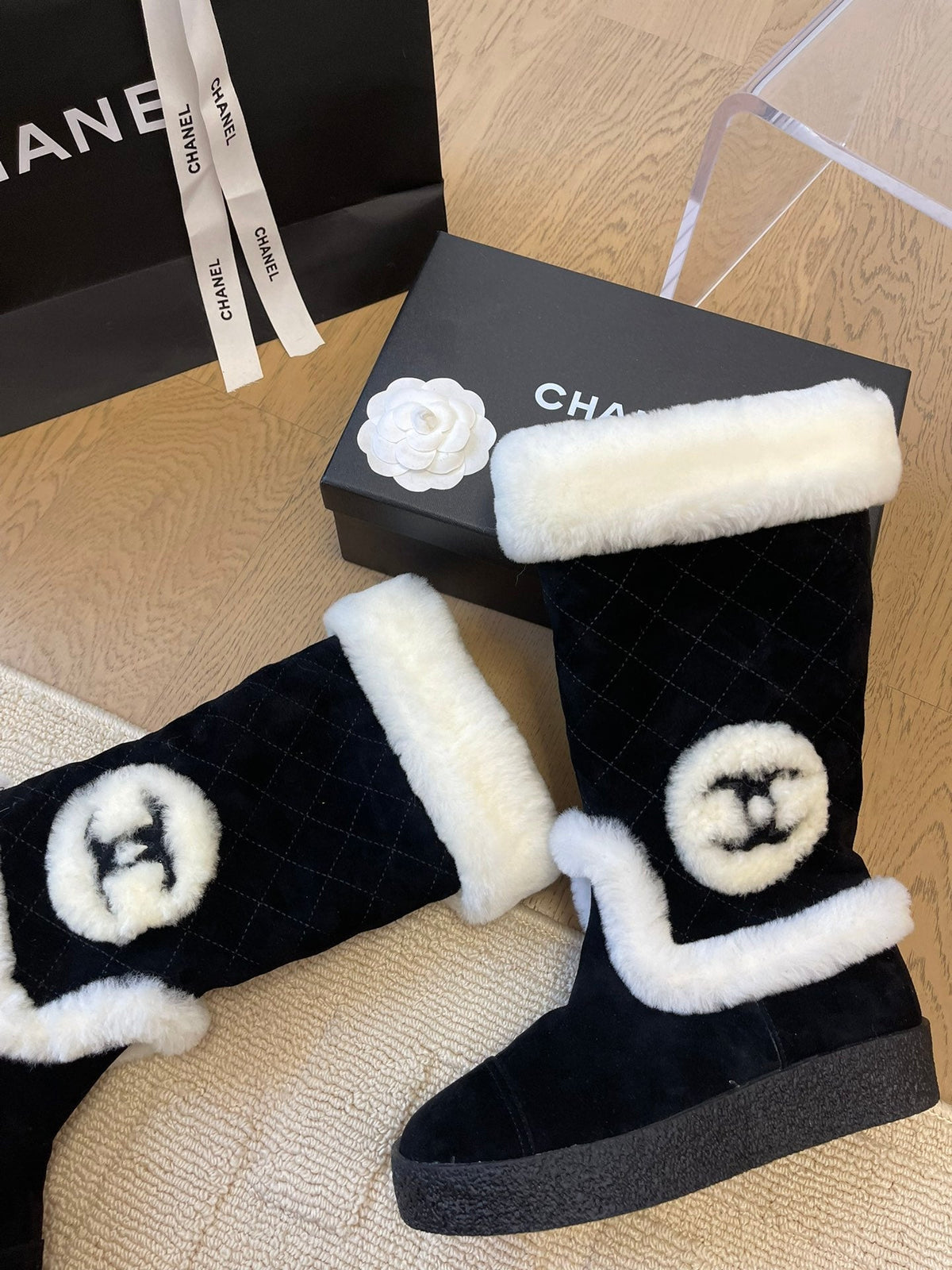 HIGH BOOTS IN BLACK SUEDE AND FLEECE LINING