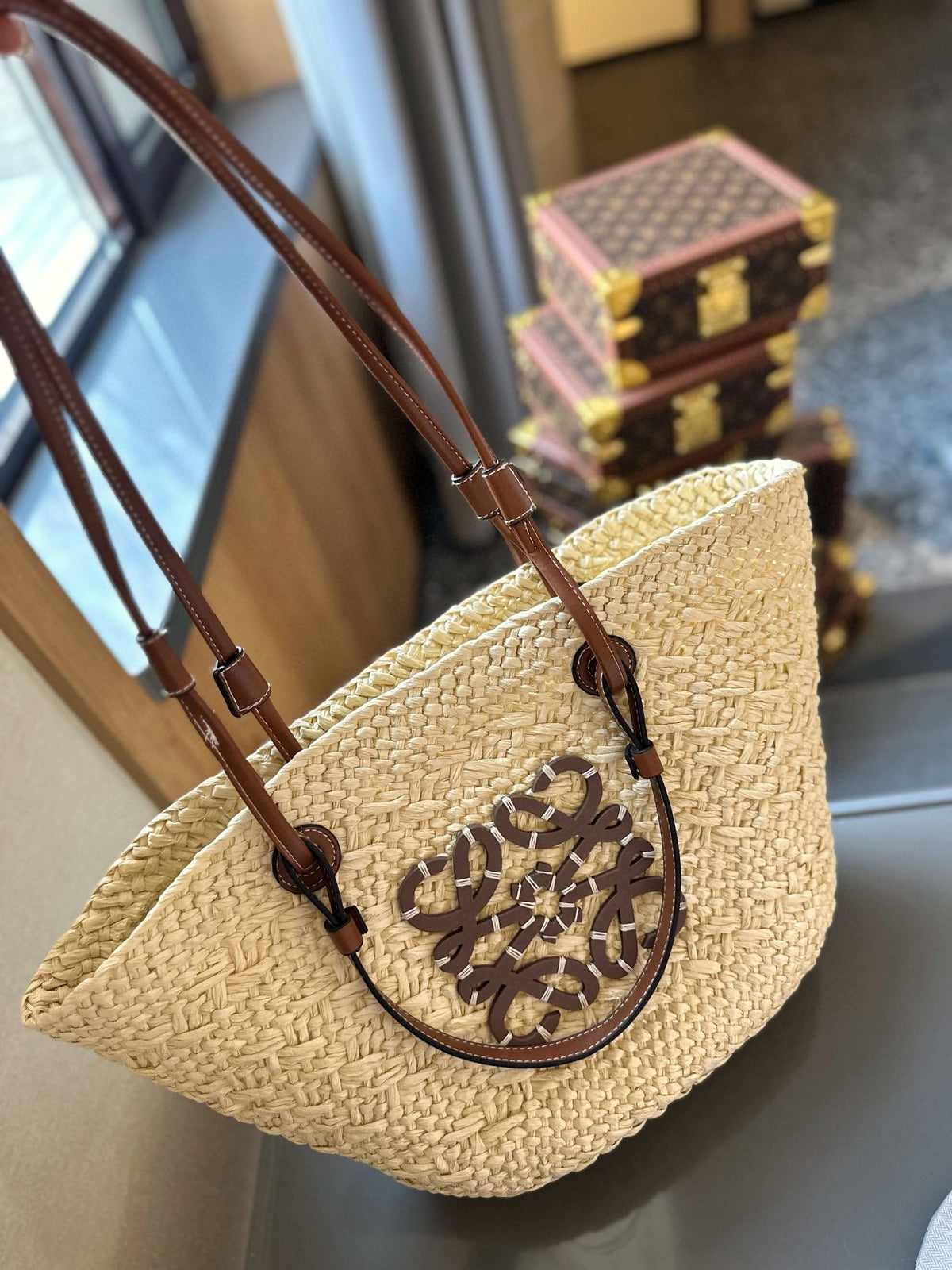 LOE SMALL ANAGRAM BASKET 28 BAG IN NATURAL MIX BROWN IRACA PALM AND CALFSKIN