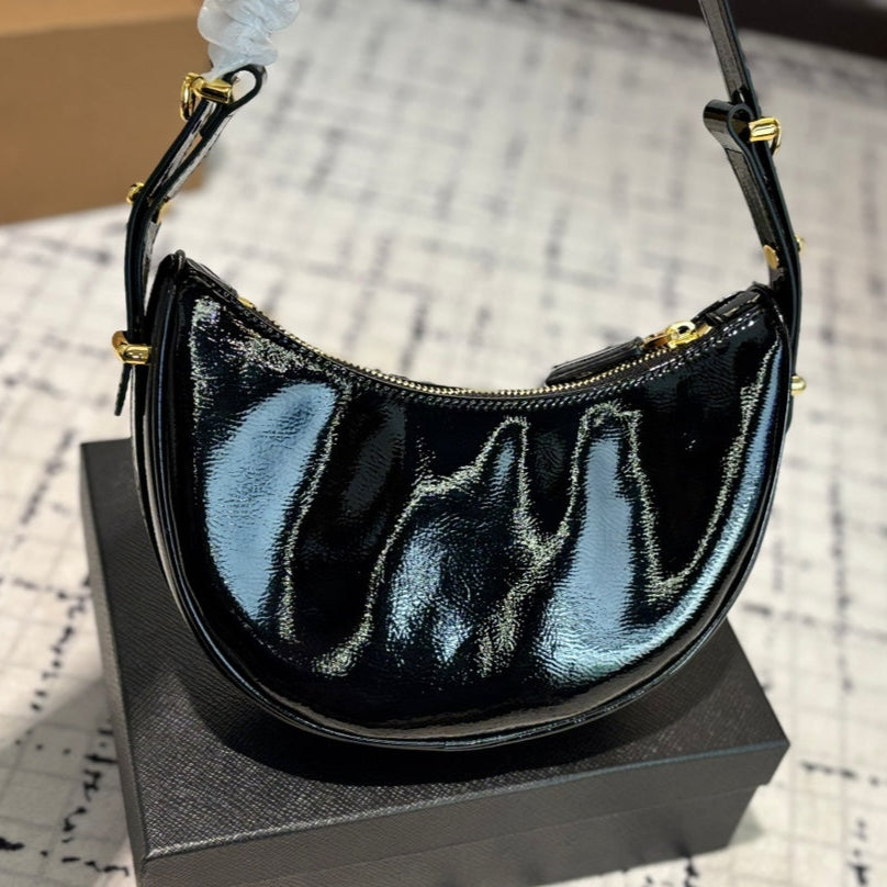 ARQUÉ SHOULDER BAG 20 IN PATENT BLACK NAPPA LEATHER GOLD HARDWARE