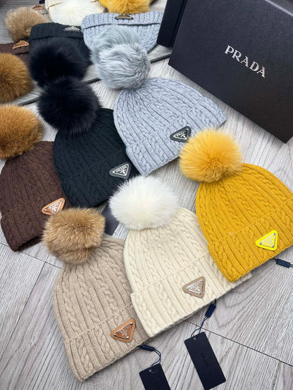 BEANIE HAT IN BLACK WOOL 352368