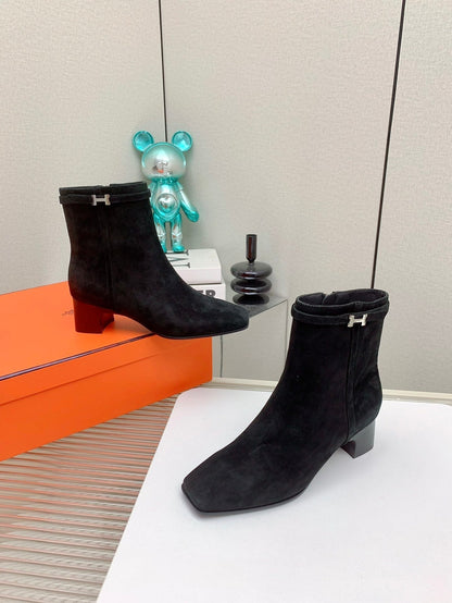 WOMEN'S NEO ANKLE BOOT IN BLACK SUEDE