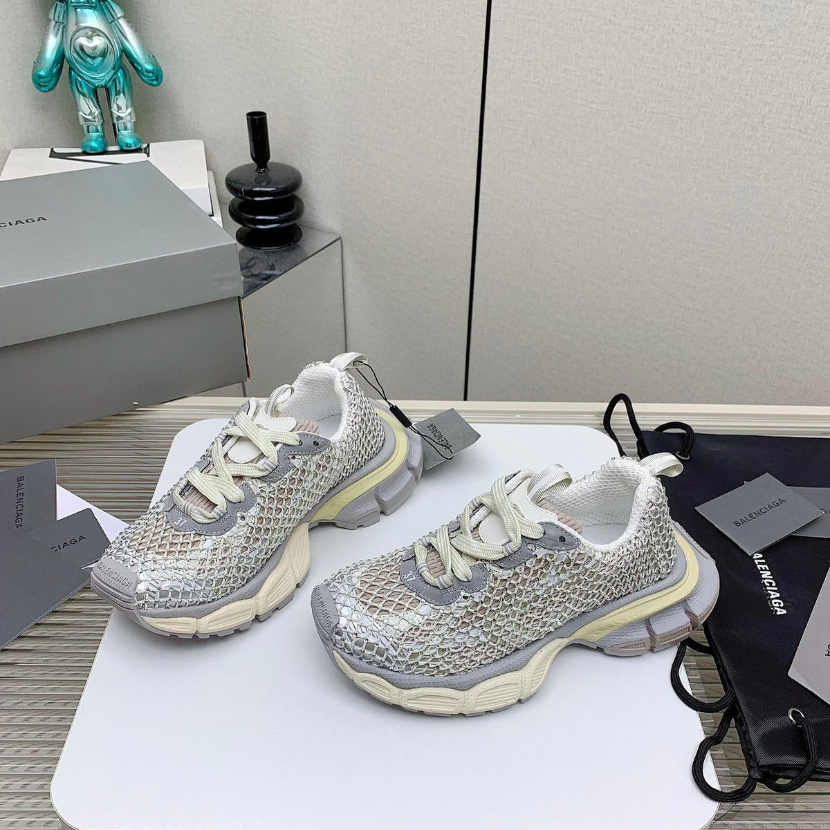 XL FISHNET SNEAKER IN GRAY AND BEIGE MESH, POLYURETHANE, POLYESTER WITH RHINESTONES