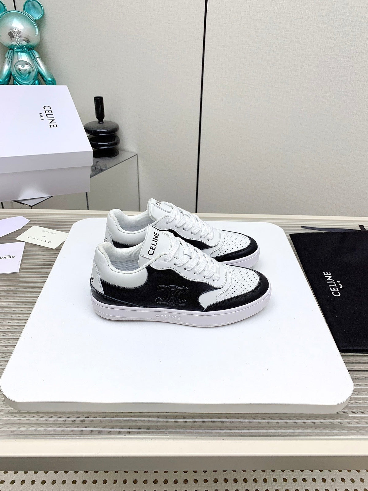 SNEAKER WITH TRIOMPHE IN BLACK AND WHITE CALFSKIN