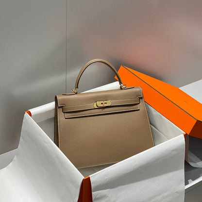 KELLY 32CM IN ETOUPE EPSOM CALFSKIN GOLD HARDWARE