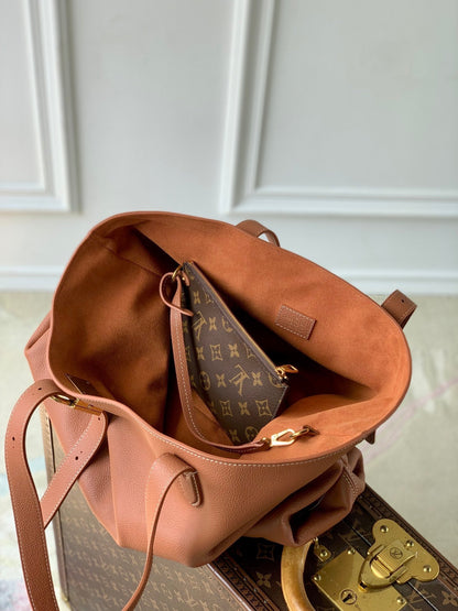 LOW KEY CABAS MM BAG 47 IN TAWNY BROWN GRAINED CALFSKIN