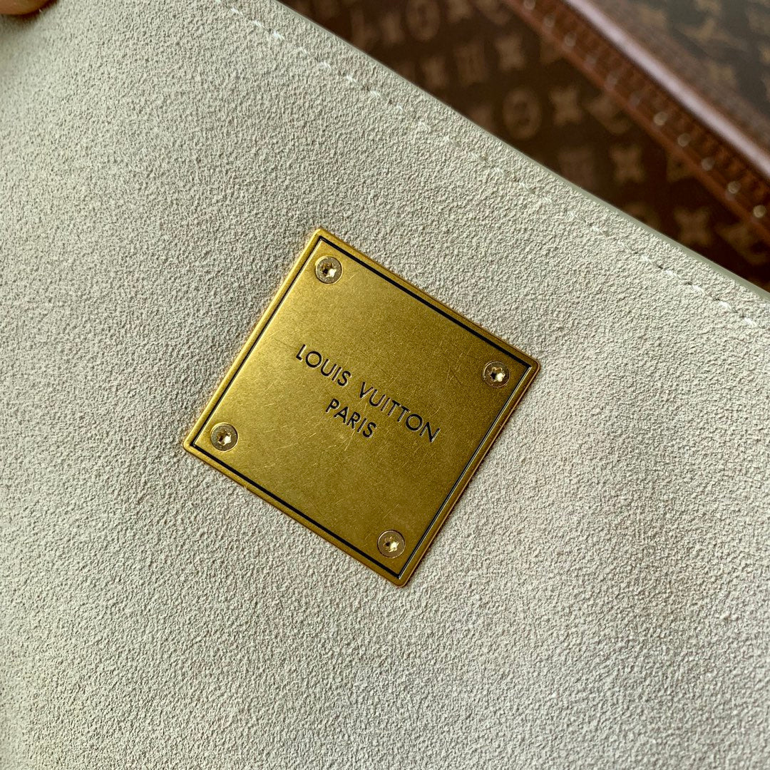LOW KEY CABAS MM BAG 47 IN BASIL GREEN GRAINED CALFSKIN