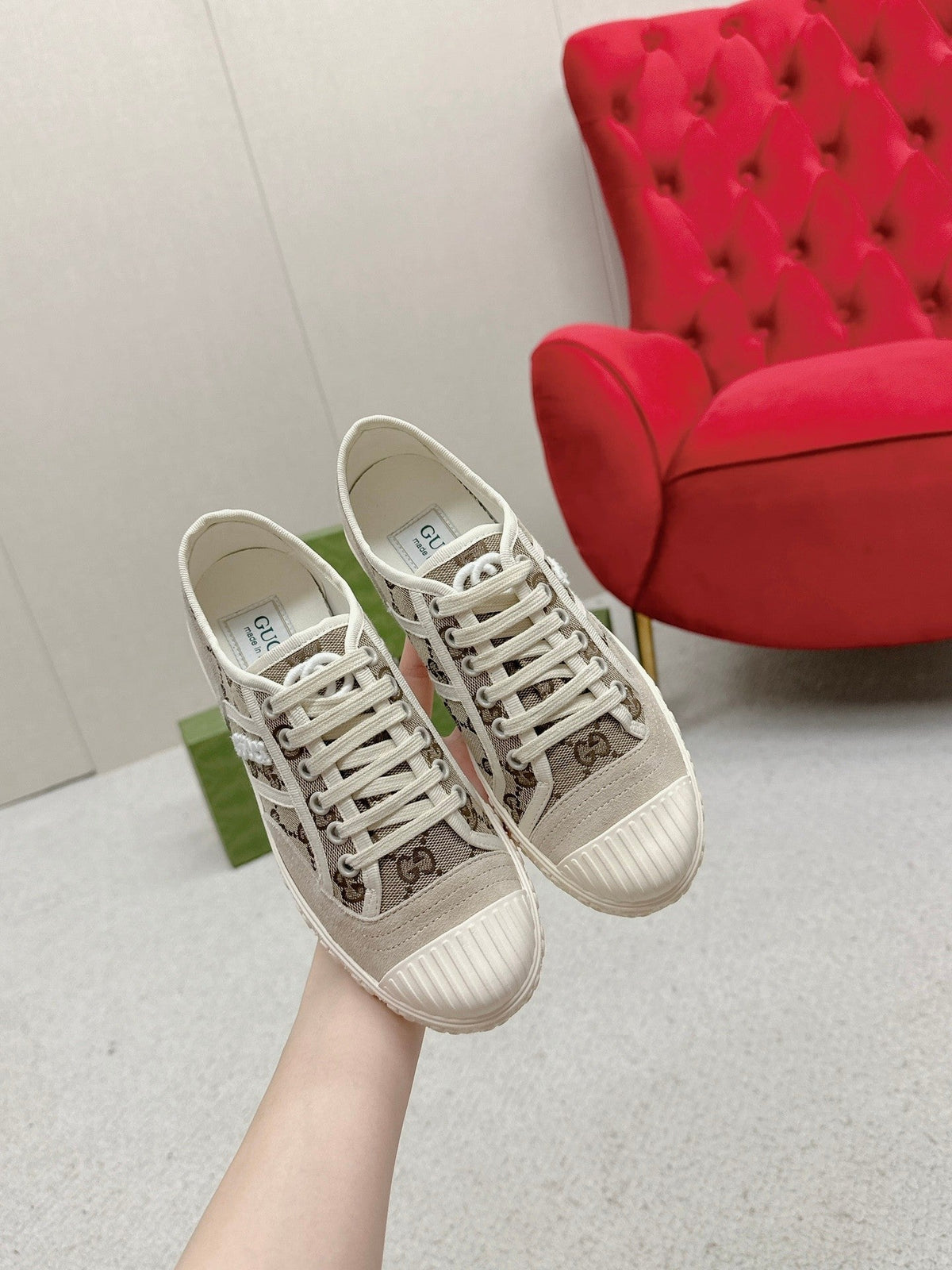 GG TRAINER SCALLOPED TOE LIGHT GRAY DENIM