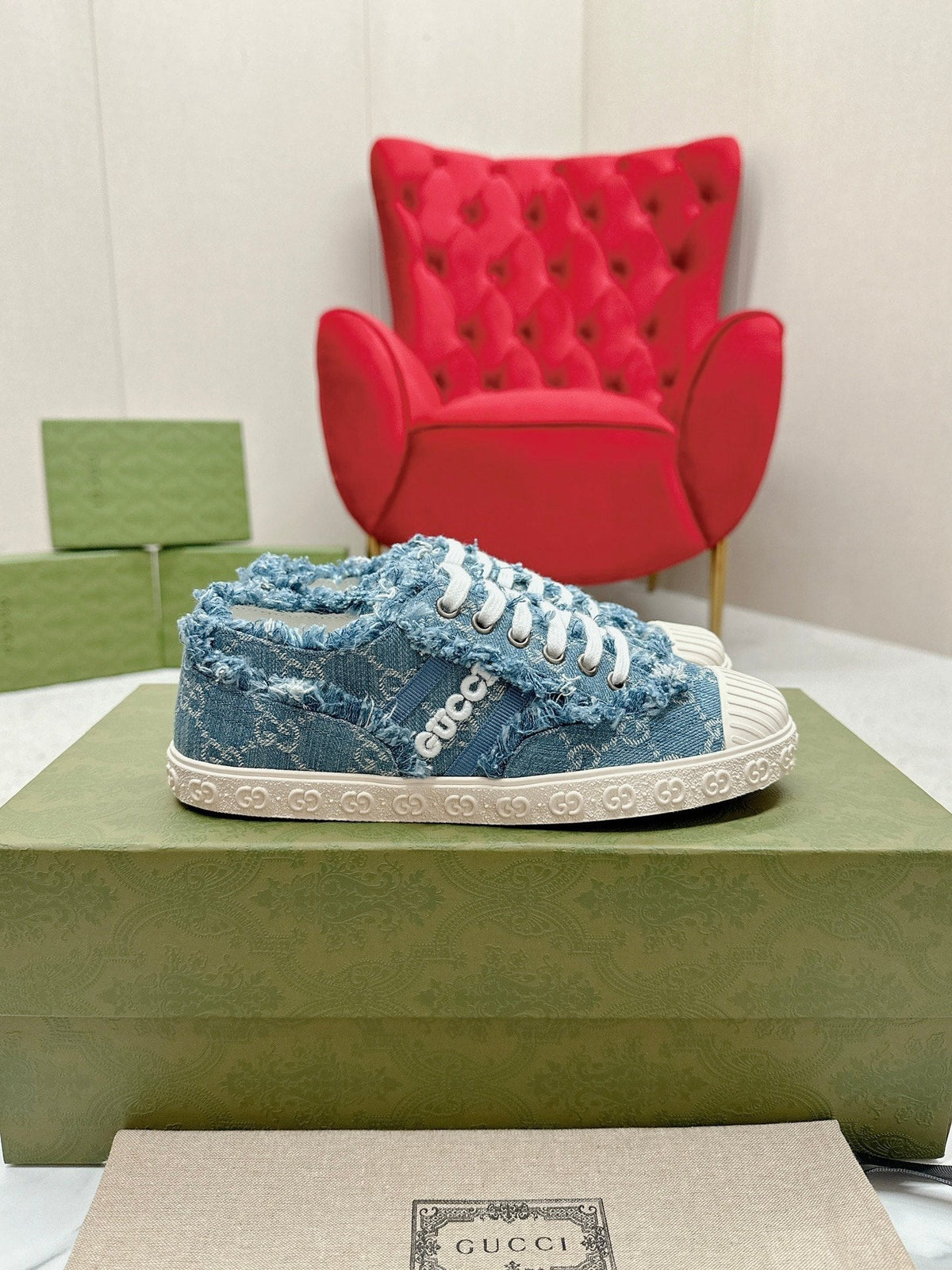 GG TRAINER SCALLOPED TOE BLUE DENIM