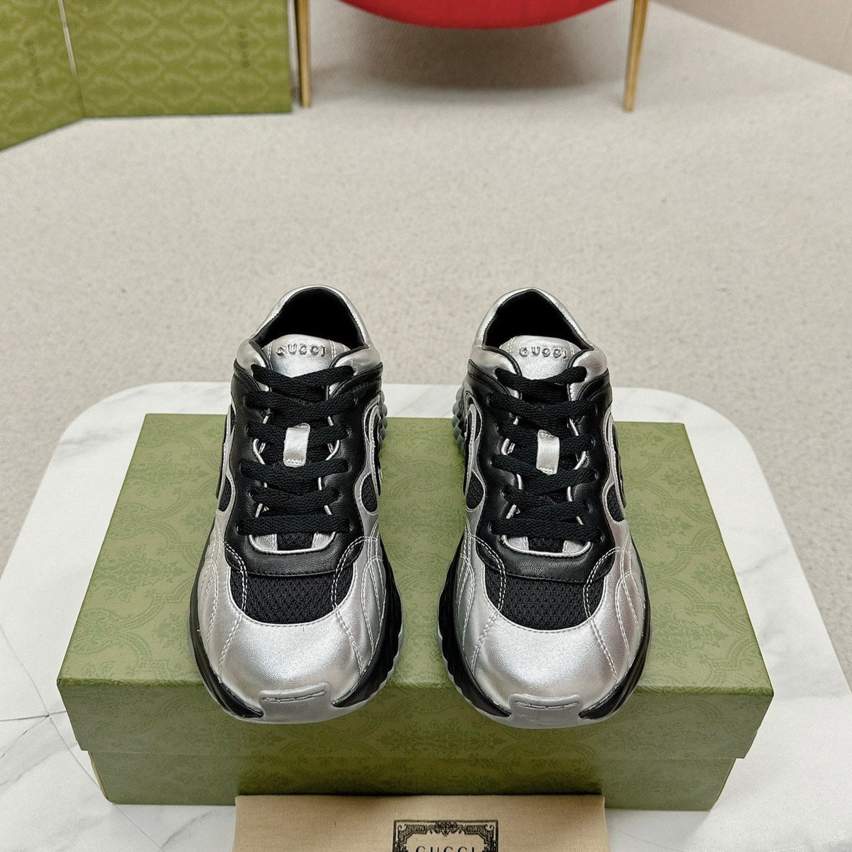 GG RIPPLE TRAINER LIGHT SILVER AND BLACK LAMBSKIN