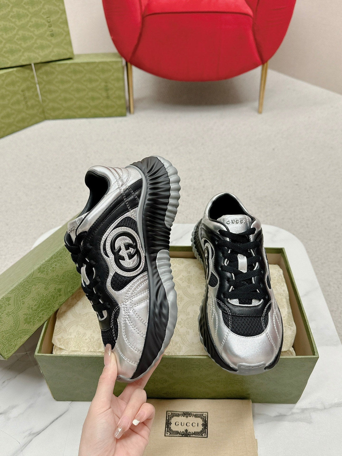 GG RIPPLE TRAINER LIGHT SILVER AND BLACK LAMBSKIN
