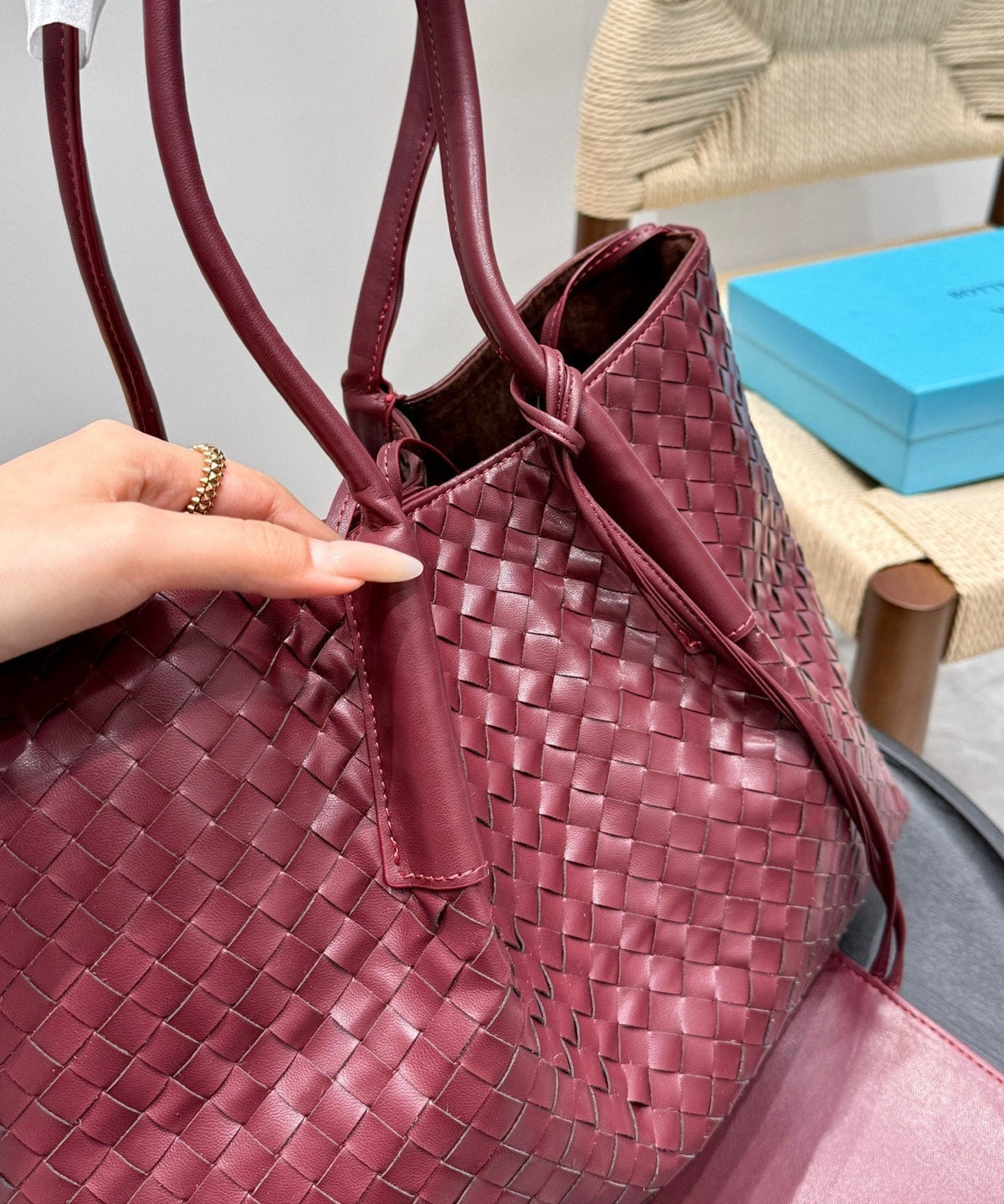 PINACOTECA TOTE BAG 38 IN BURGUNDY CALFSKIN