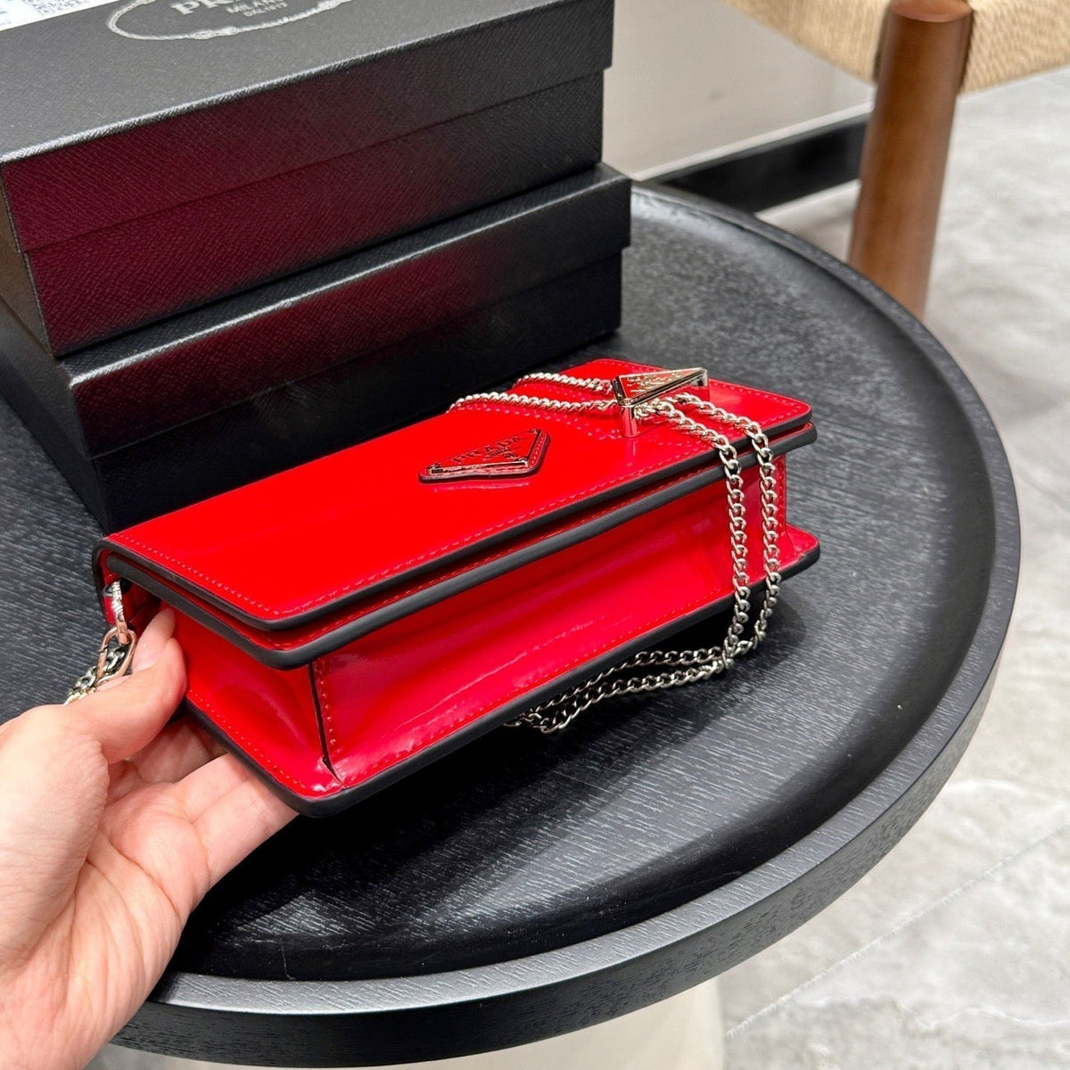 FLAP CLOSURE WALLET ON CHAIN 19 IN RED PATENT NAPPA LEATHER