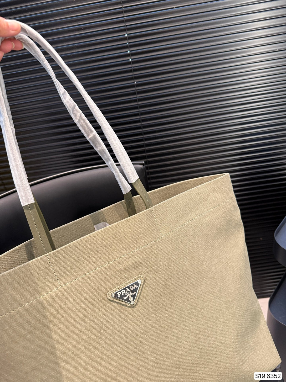 LARGE TOTE BAG 38 IN BAJA WHITE RE-NYLON