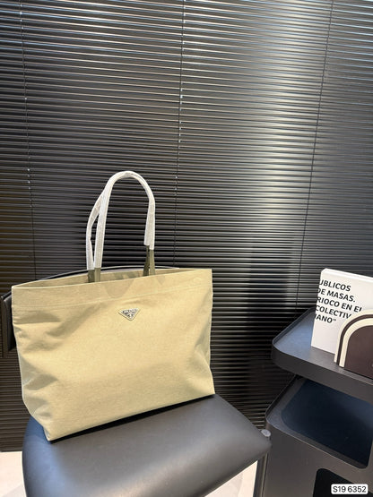 LARGE TOTE BAG 38 IN BAJA WHITE RE-NYLON
