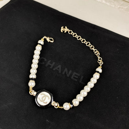CLASSIC CC PEARL CHAIN NECKLACE WITH IMITATION PEARLS BLACK RESIN