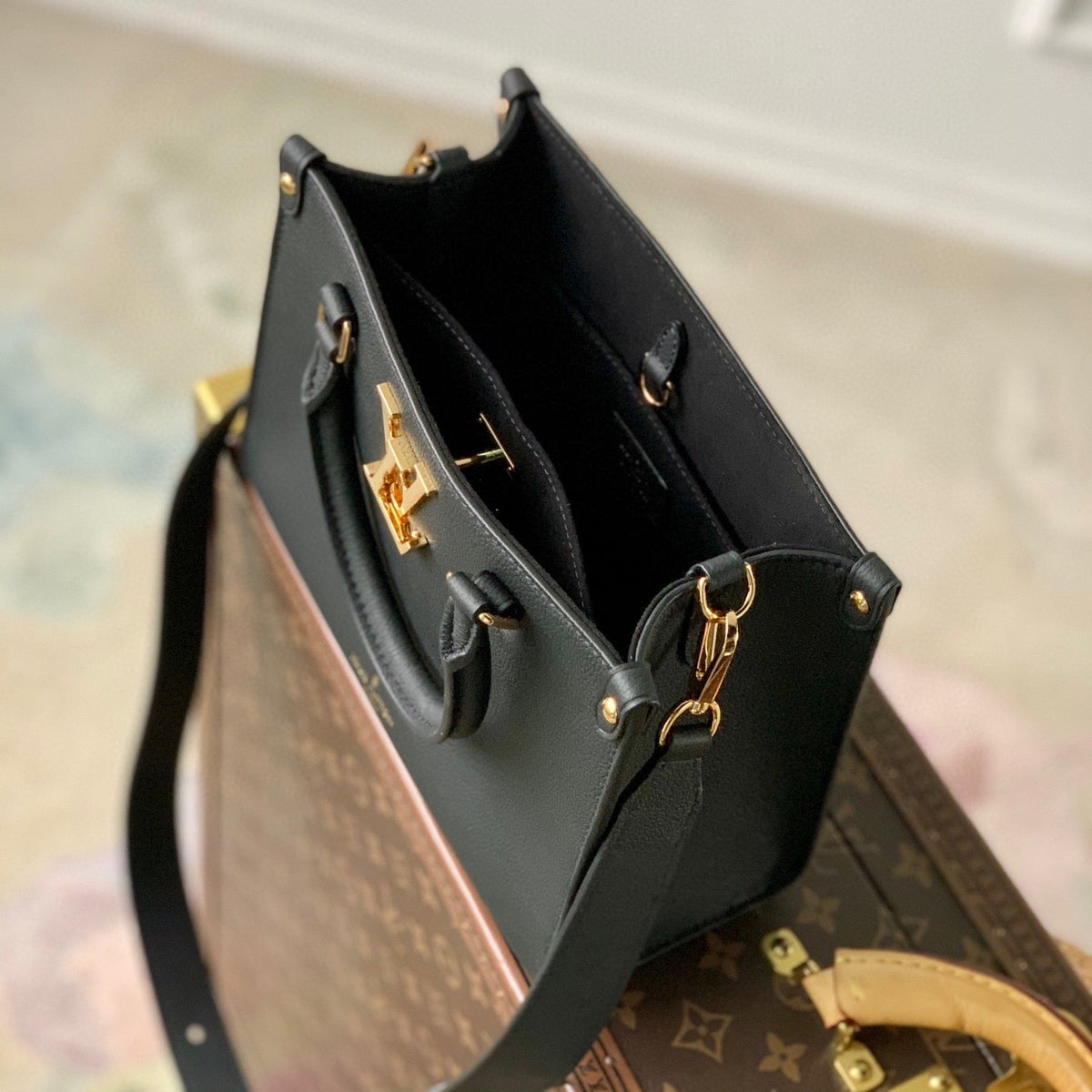 LOCK & GO BAG 24 IN BLACK GRAIN CALFSKIN