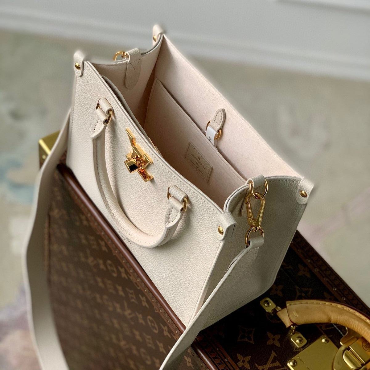 LOCK & GO BAG 24 IN QUARTZ BEIGE GRAIN CALFSKIN