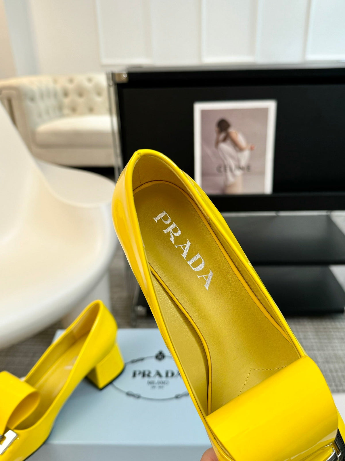 SQUARE TOE PUMPS IN YELLOW GLOSSY CALFSKIN ATTACHED BOW