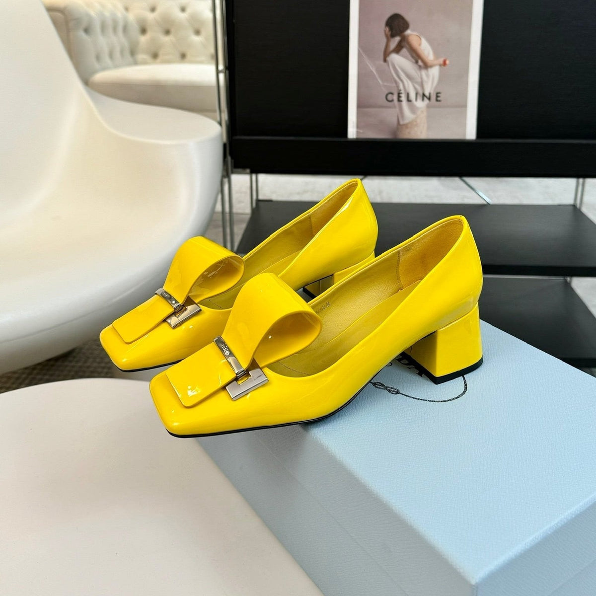 SQUARE TOE PUMPS IN YELLOW GLOSSY CALFSKIN ATTACHED BOW