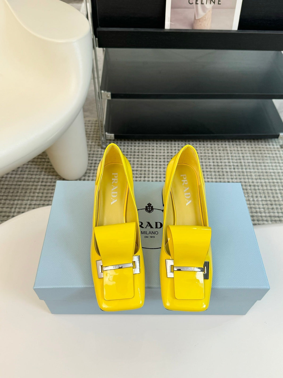SQUARE TOE PUMPS IN YELLOW GLOSSY CALFSKIN ATTACHED BOW