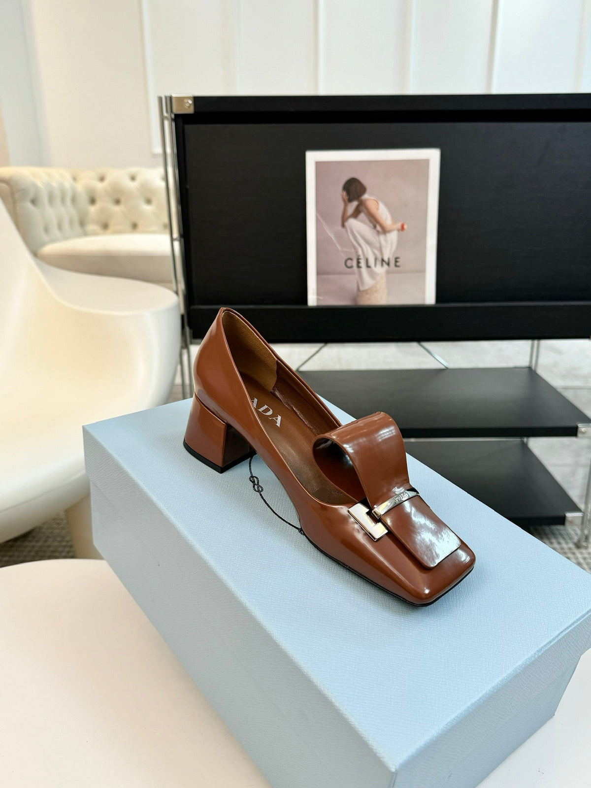 SQUARE TOE PUMPS IN CHOCOLATE GLOSSY CALFSKIN ATTACHED BOW