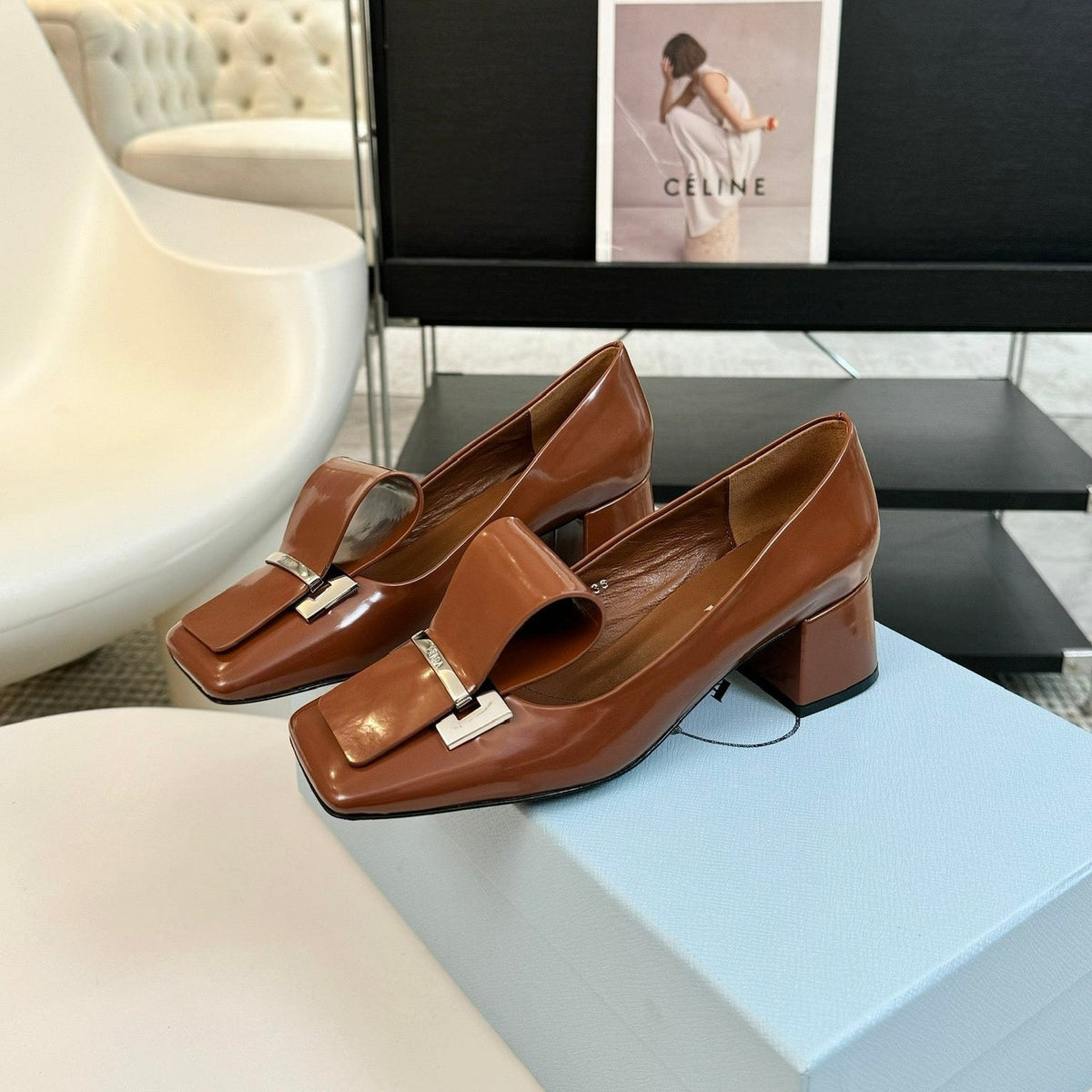 SQUARE TOE PUMPS IN CHOCOLATE GLOSSY CALFSKIN ATTACHED BOW