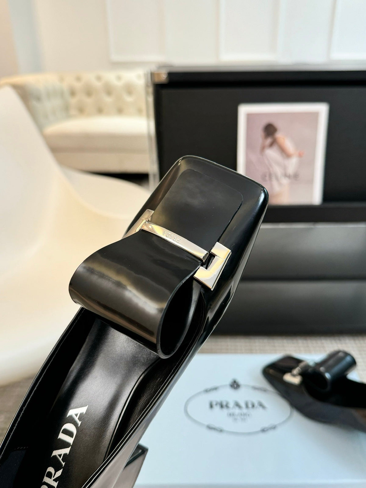 SQUARE TOE PUMPS IN BLACK GLOSSY CALFSKIN ATTACHED BOW