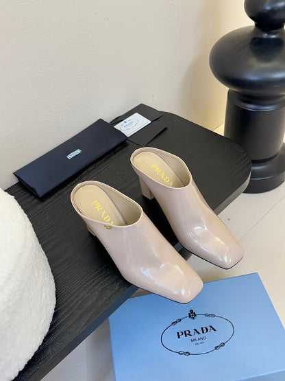 HIGH HEEL MULES WITH GOLD LETTERING LOGO IN BEIGE GLOSSY CALFSKIN