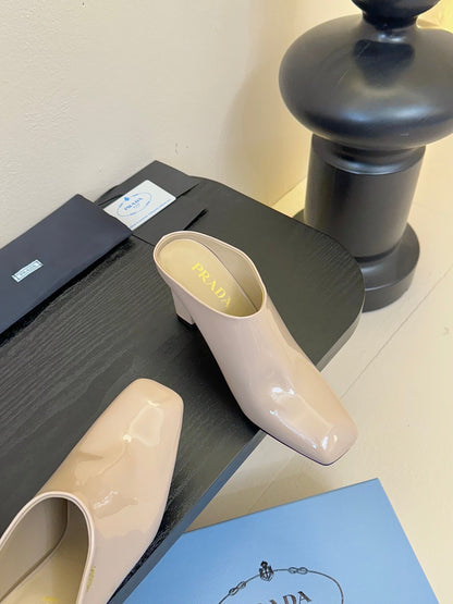 HIGH HEEL MULES WITH GOLD LETTERING LOGO IN BEIGE GLOSSY CALFSKIN