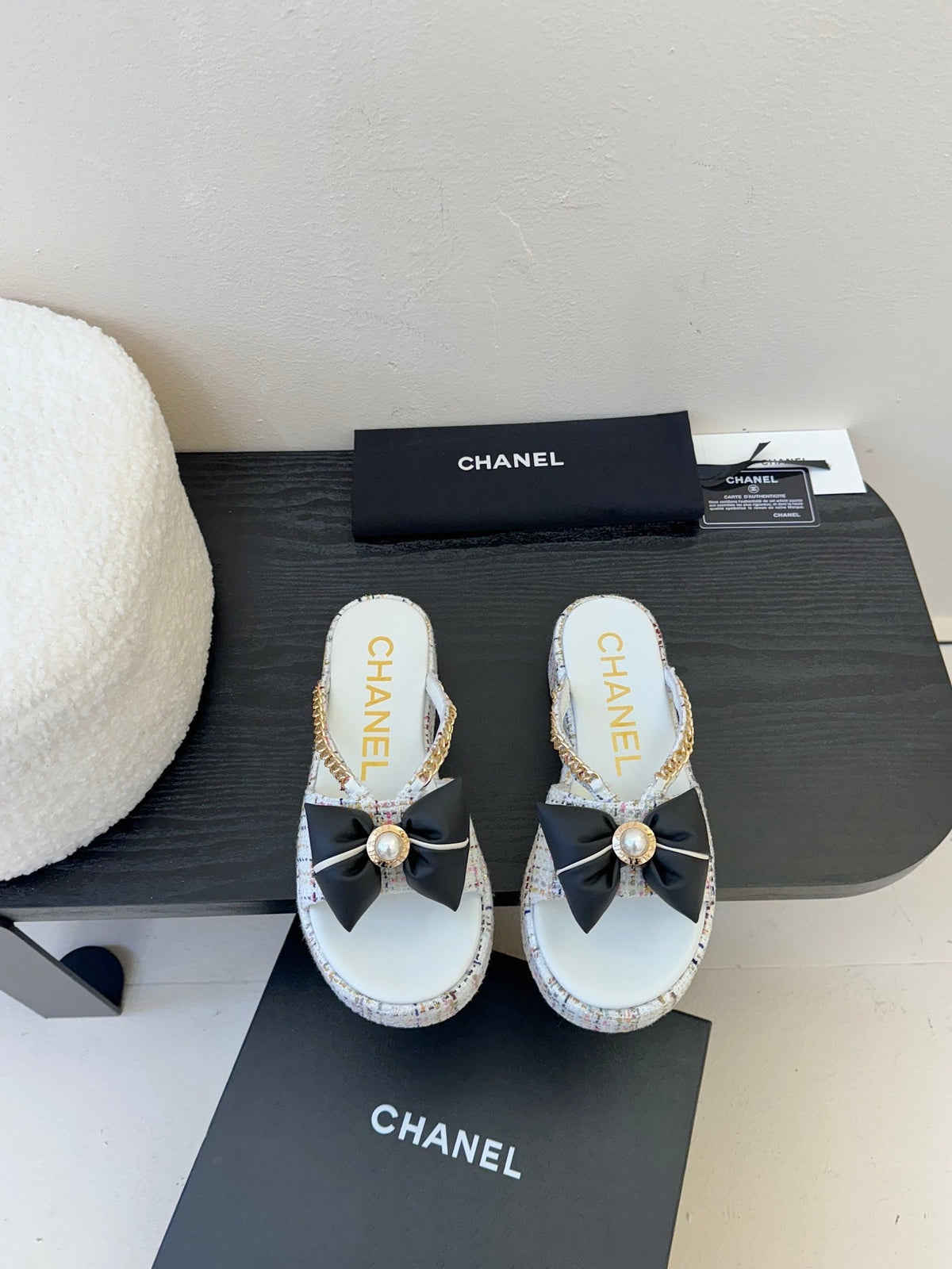 PLATFORM FLIP-FLOPS IN WHITE TWEED FABRIC