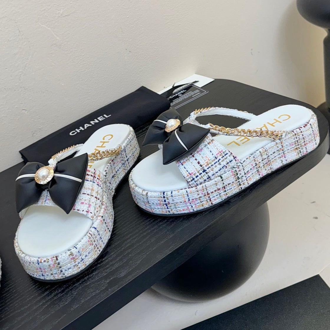 PLATFORM FLIP-FLOPS IN WHITE TWEED FABRIC
