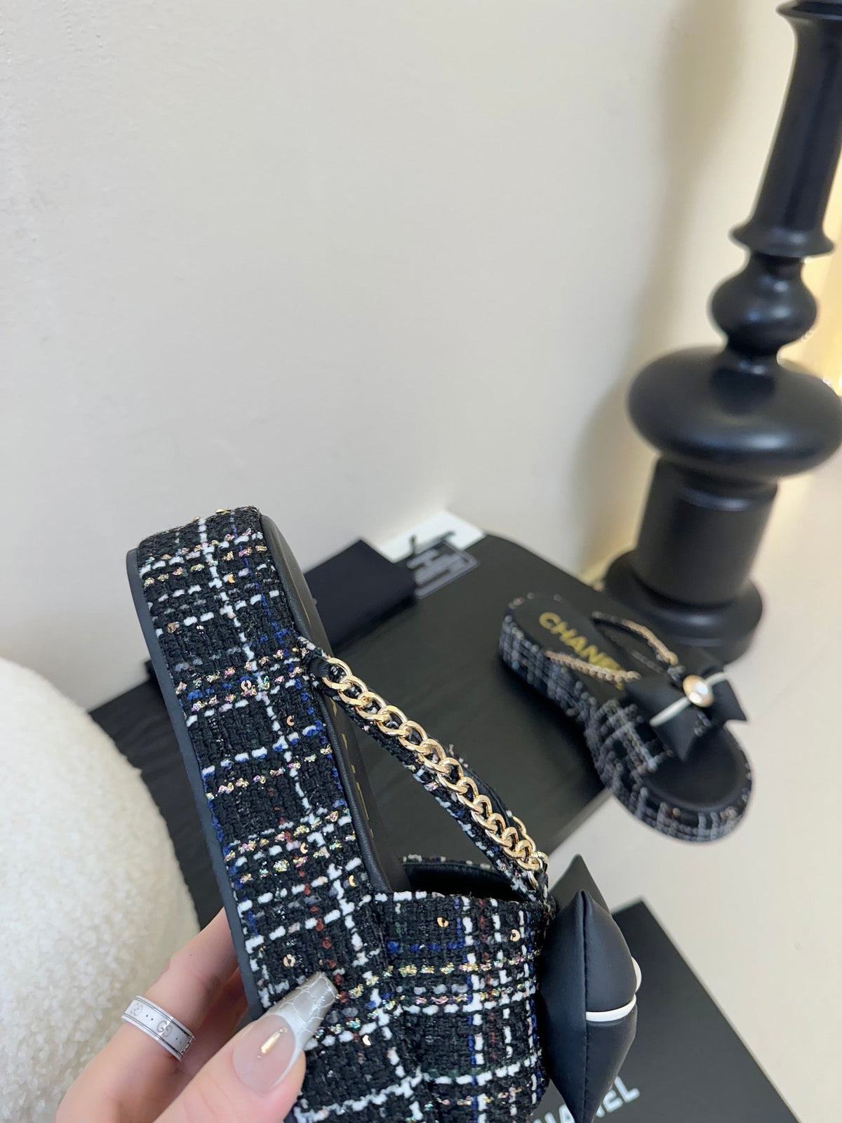 PLATFORM FLIP-FLOPS IN BLACK TWEED FABRIC