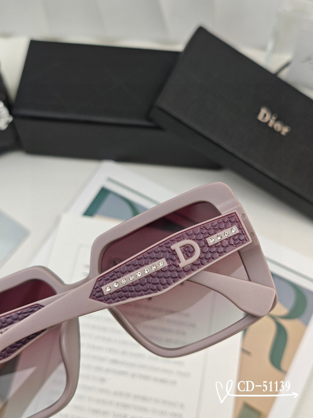 MONTAIGNE SUNGLASS 51139 IN ACETATE